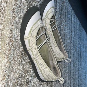 Privo by Clark’s white loafers active flat shoes, size 7